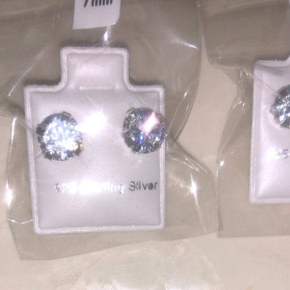 2 pair of solid 925 Round CZ Stud Earrings 7mm - Picture 4 of 5
